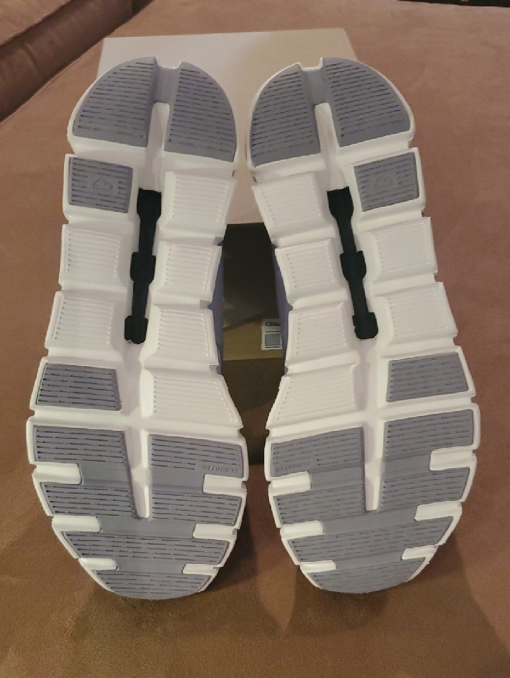 Womens On Cloud 6 Nimbus/White, Size 9 - Picture 6 of 9